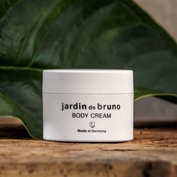 Body Cream von Jardin de Bruno. 150 ml mit 7 edlen Bio-Ölen, Sheabutter und Hamamelis-Extrakt.